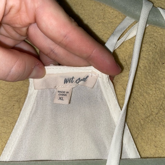 White Seal criss-cross tank - Picture 2 of 2